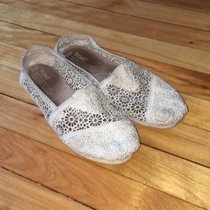 Cream Crochet TOMS Size 7.5